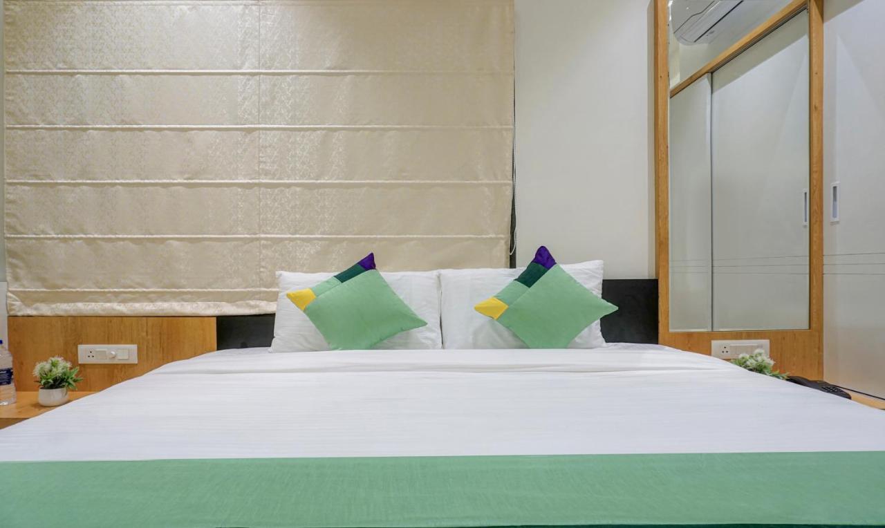 Treebo The Utsav, Nashik Hotell Exteriör bild