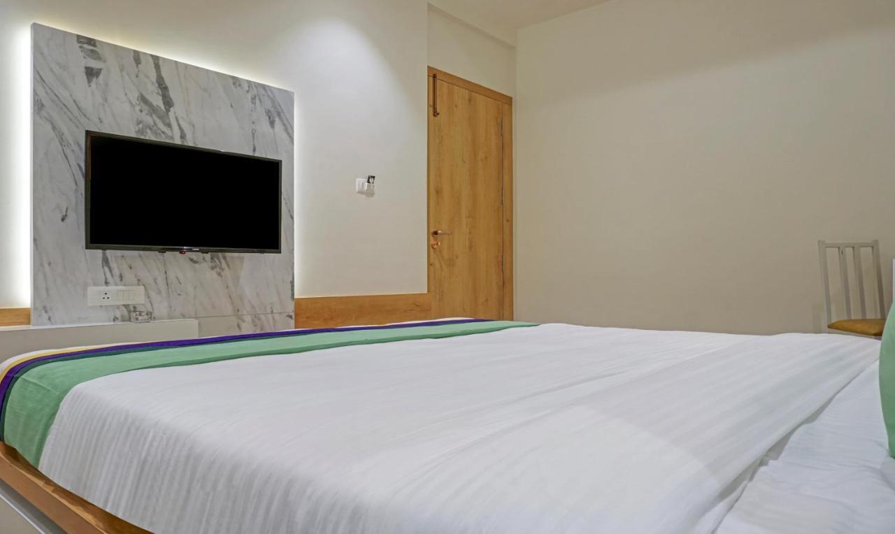 Treebo The Utsav, Nashik Hotell Exteriör bild